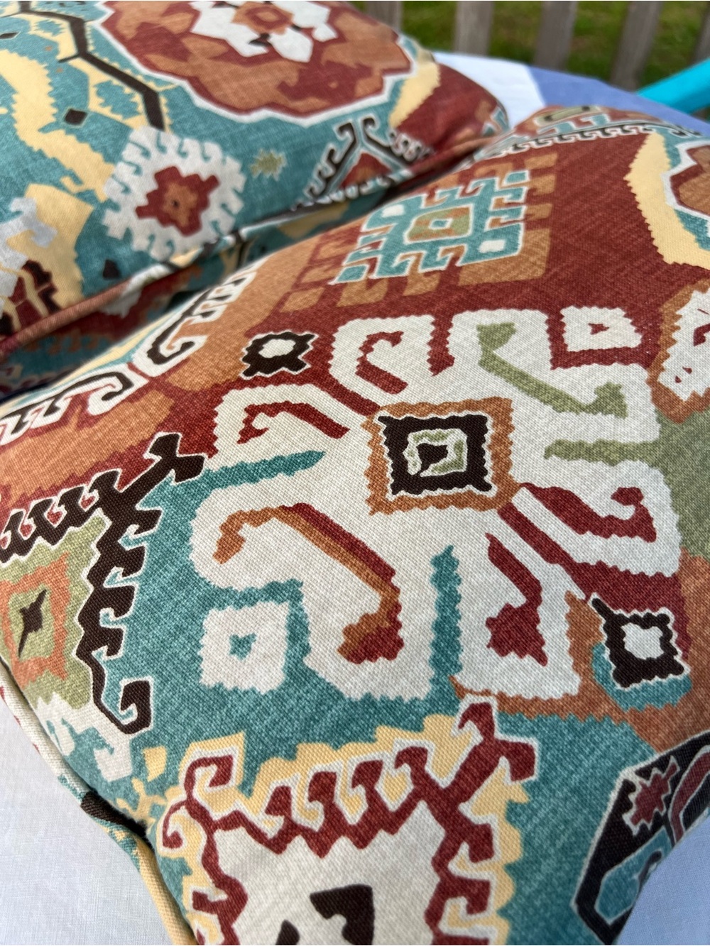 🌻2 Patterned Throw Pillows - Picture 5 of 7